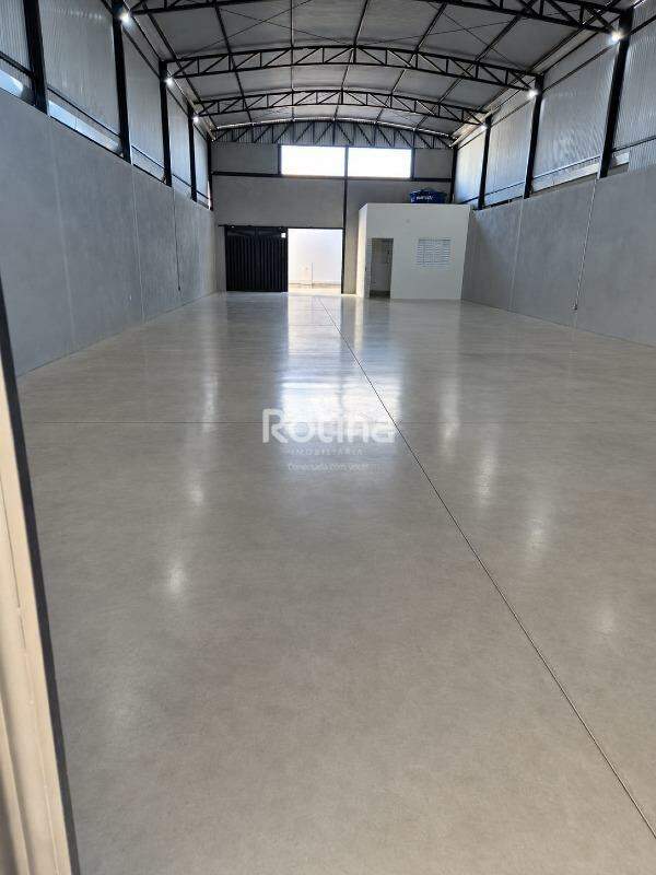 Galpão para alugar, em Uberlândia no bairro Marta Helena no valor de R$ 6.000,00 - Rotina Imobiliária: 