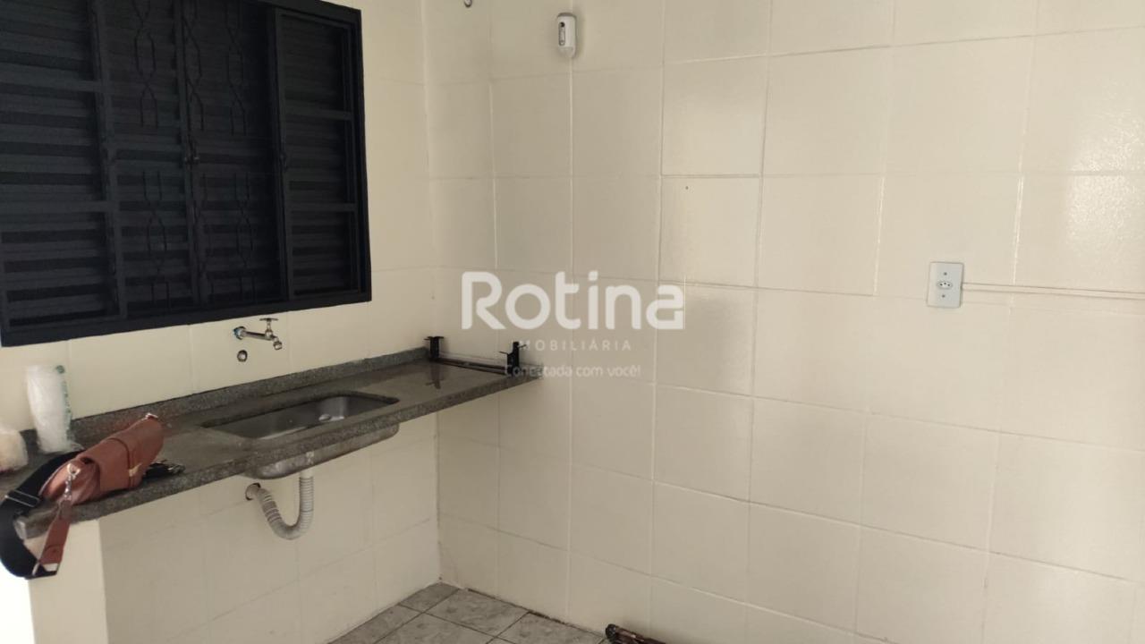 Casa para alugar, 3 quartos em Uberlândia no bairro Saraiva no valor de R$ 1.800,00 - Rotina Imobiliária: 