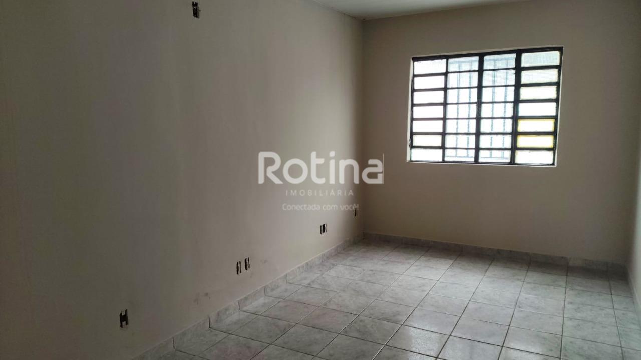 Casa para alugar, 3 quartos em Uberlândia no bairro Saraiva no valor de R$ 1.800,00 - Rotina Imobiliária: 