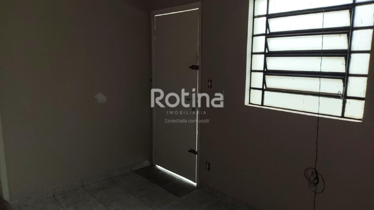 Casa para alugar, 3 quartos em Uberlândia no bairro Saraiva no valor de R$ 1.800,00 - Rotina Imobiliária: 