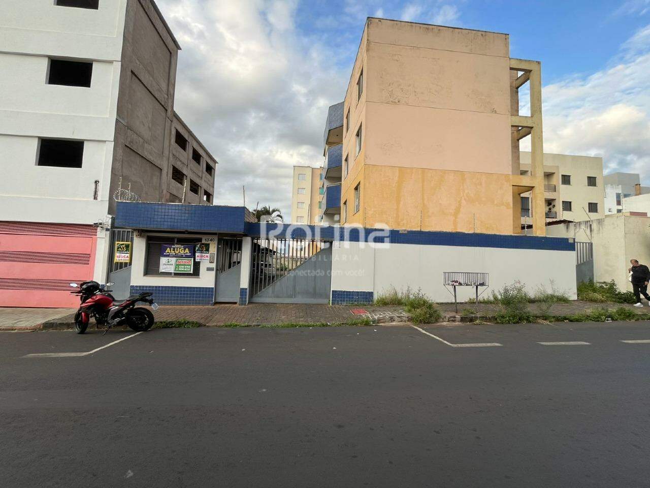 Apartamento para alugar, 3 quartos em Uberlândia no bairro Marta Helena no valor de R$ 2.200,00 - Rotina Imobiliária: 