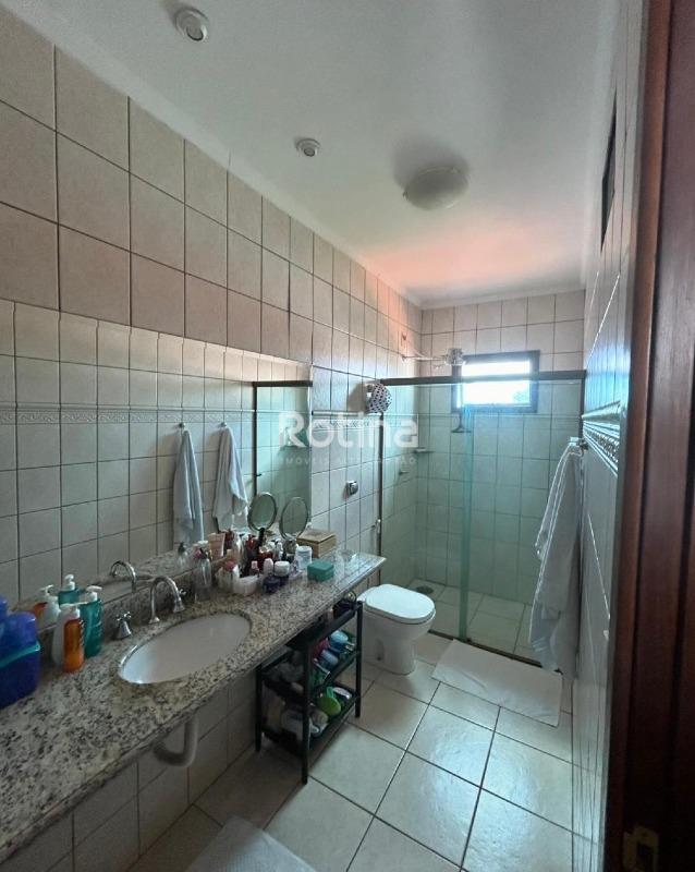Casa à venda, 3 quartos em Uberlândia no bairro Jardim Karaíba no valor de R$ 1.800.000,00 - Rotina Imobiliária: 