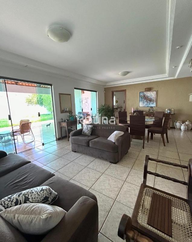 Casa à venda, 3 quartos em Uberlândia no bairro Jardim Karaíba no valor de R$ 1.800.000,00 - Rotina Imobiliária: 