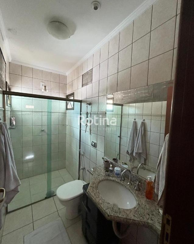 Casa à venda, 3 quartos em Uberlândia no bairro Jardim Karaíba no valor de R$ 1.800.000,00 - Rotina Imobiliária: 