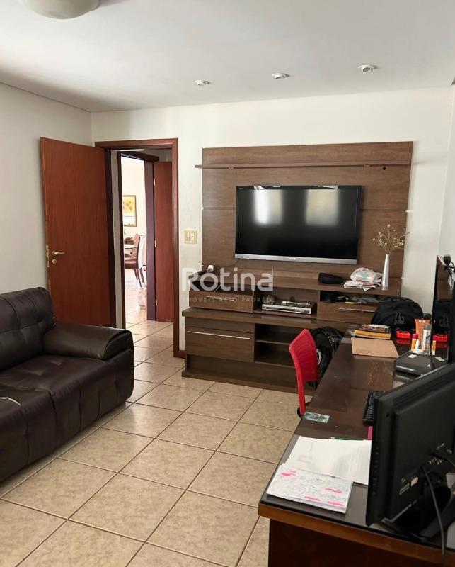 Casa à venda, 3 quartos em Uberlândia no bairro Jardim Karaíba no valor de R$ 1.800.000,00 - Rotina Imobiliária: 