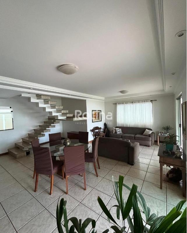 Casa à venda, 3 quartos em Uberlândia no bairro Jardim Karaíba no valor de R$ 1.800.000,00 - Rotina Imobiliária: 