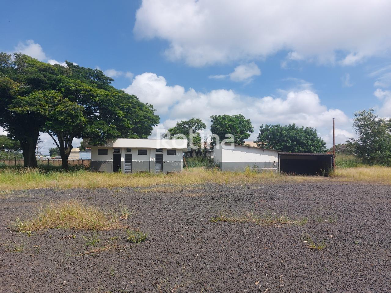 Área para alugar, em Uberlândia no bairro Distrito Industrial no valor de R$ 18.000,00 - Rotina Imobiliária: 