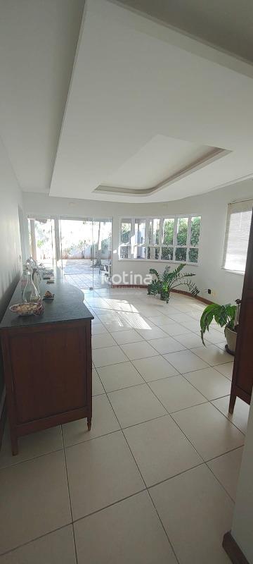 Casa à venda, 4 quartos em Uberlândia no bairro Jardim Karaíba no valor de R$ 1.500.000,00 - Rotina Imobiliária: 