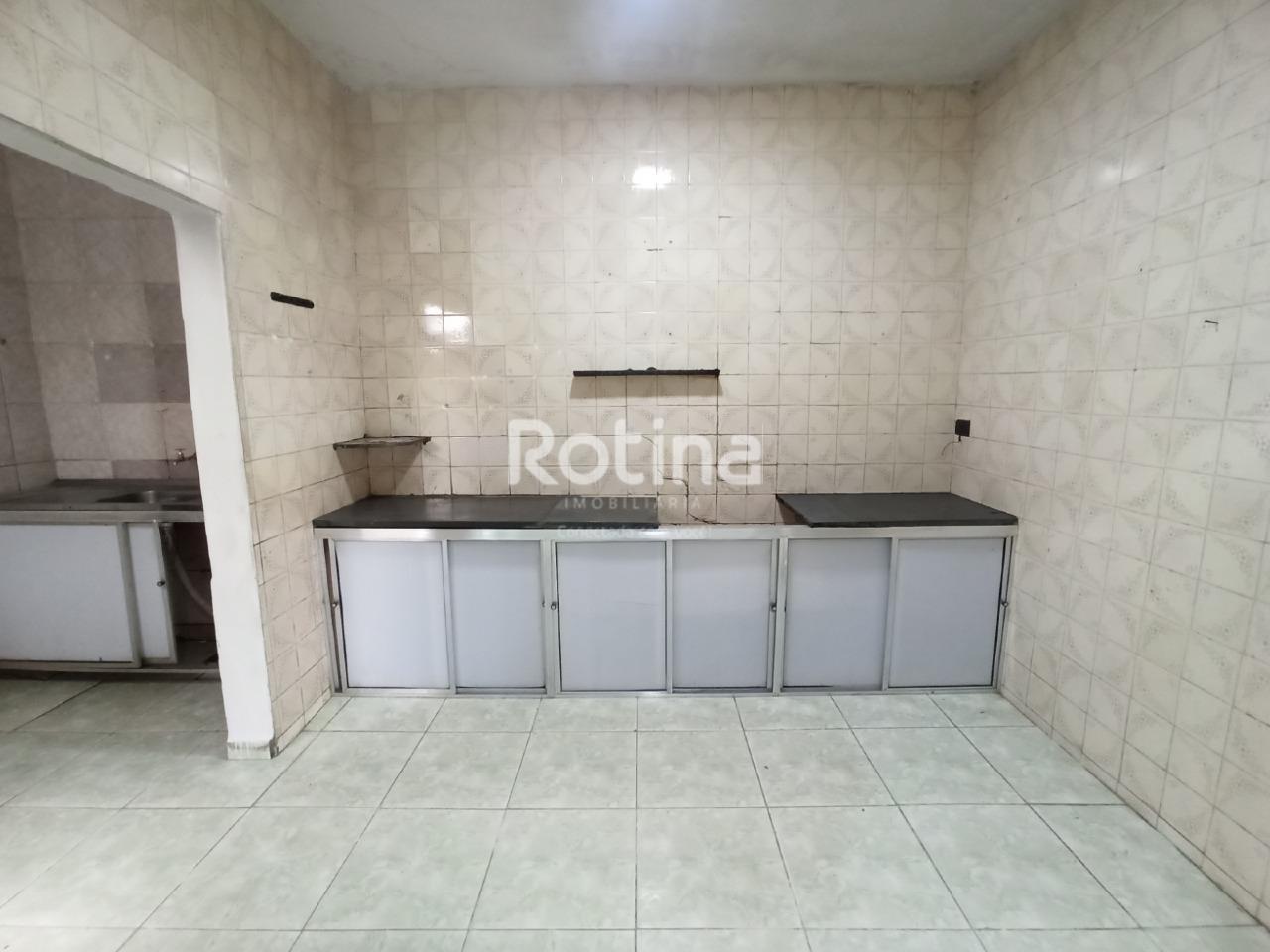 Casa para alugar, 2 quartos em Uberlândia no bairro Cazeca no valor de R$ 1.650,00 - Rotina Imobiliária: 