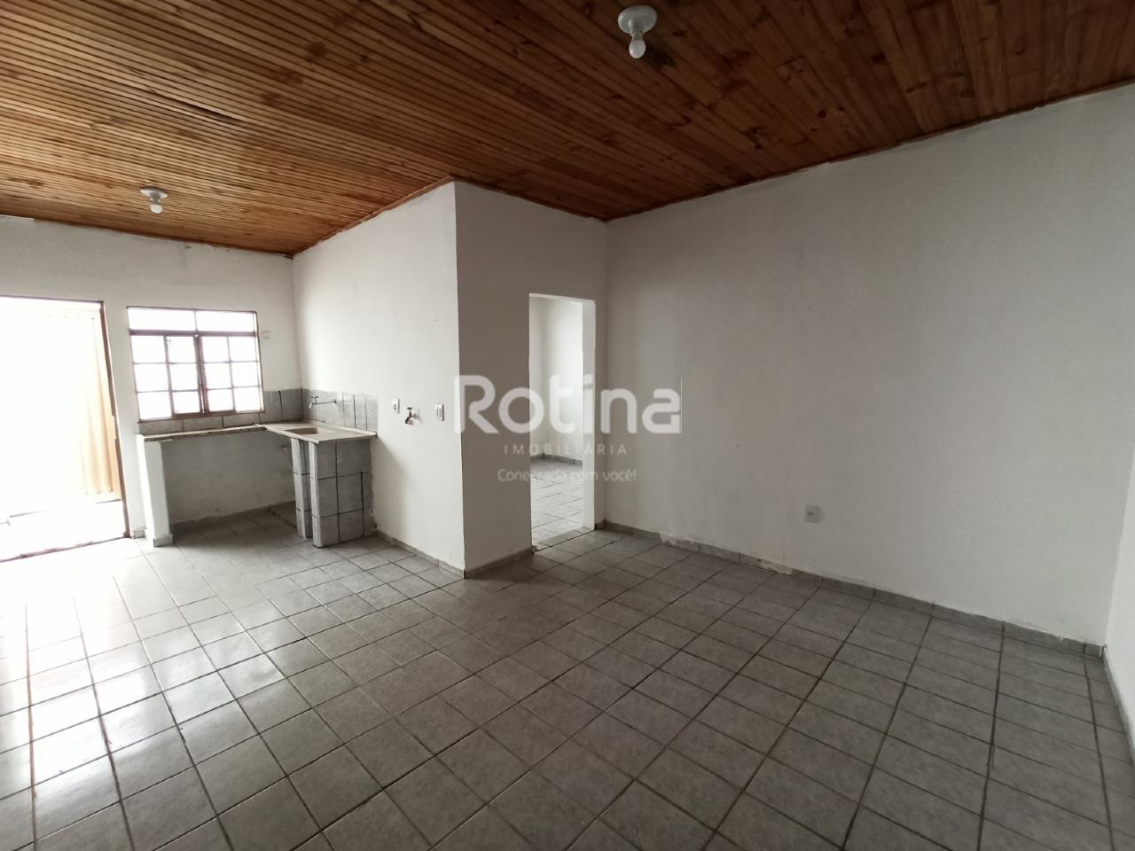 Casa para alugar, 1 quarto em Uberlândia no bairro Martins no valor de R$ 800,00 - Rotina Imobiliária: 