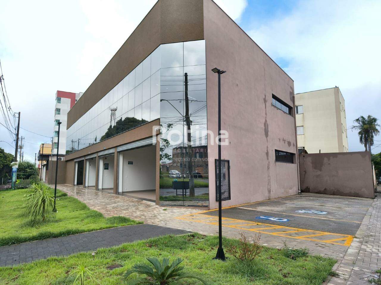 Loja para alugar, em Uberlândia no bairro Tubalina no valor de R$ 5.000,00 - Rotina Imobiliária: 