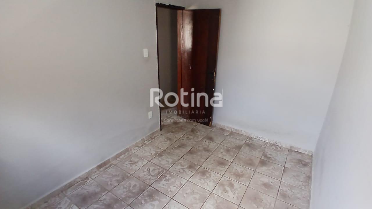 Casa para alugar, 3 quartos em Uberlândia no bairro Residencial Gramado no valor de R$ 2.000,00 - Rotina Imobiliária: 