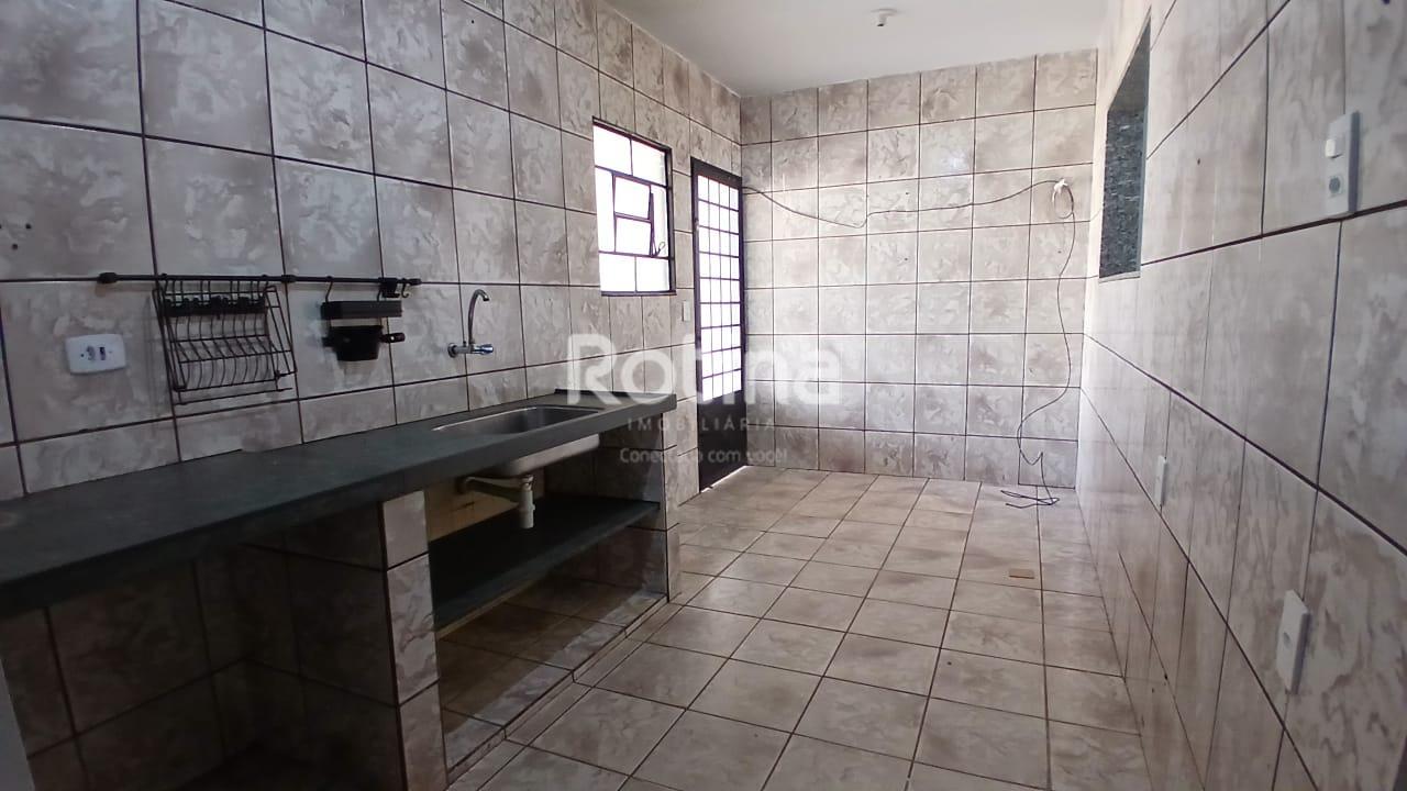 Casa para alugar, 3 quartos em Uberlândia no bairro Residencial Gramado no valor de R$ 2.000,00 - Rotina Imobiliária: 