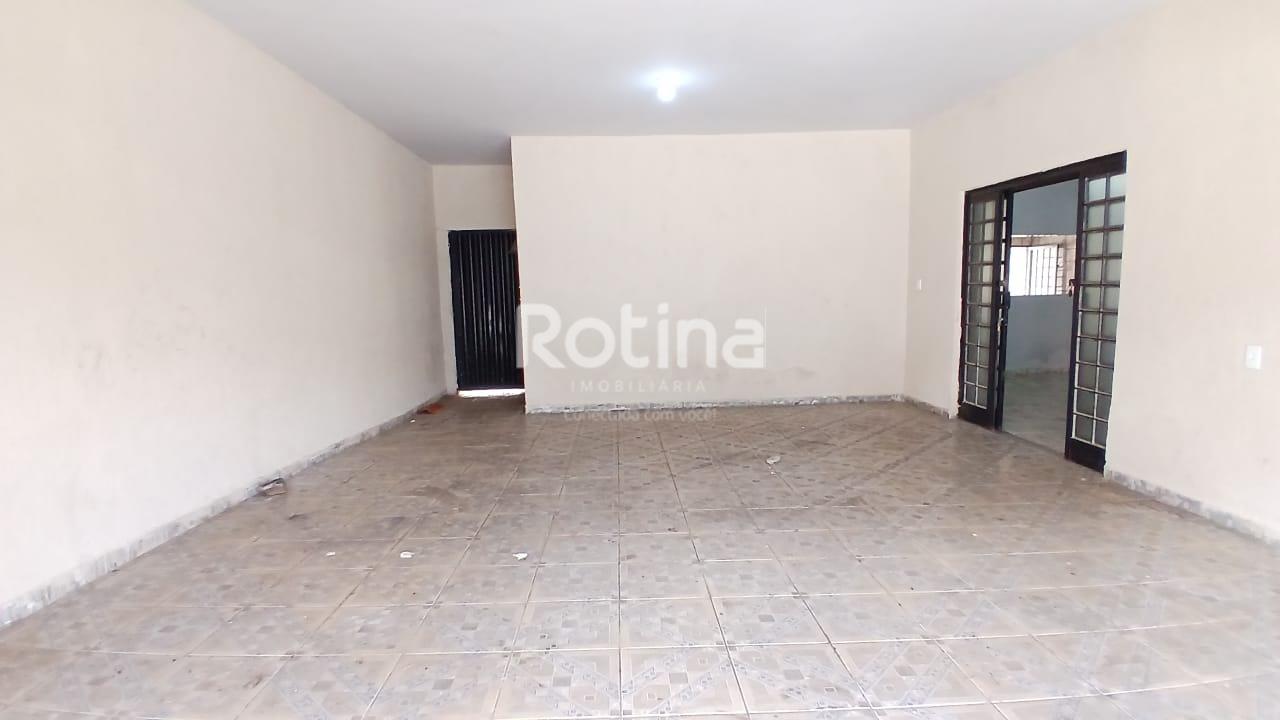 Casa para alugar, 3 quartos em Uberlândia no bairro Residencial Gramado no valor de R$ 2.000,00 - Rotina Imobiliária: 