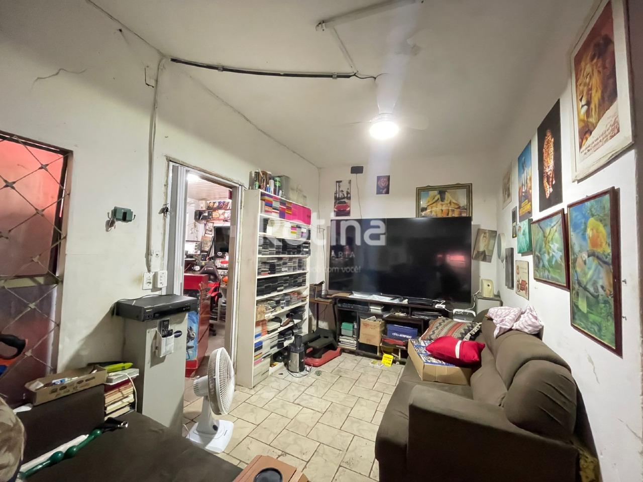 Casa à venda, 3 quartos em Uberlândia no bairro Brasil no valor de R$ 225.000,00 - Rotina Imobiliária: 