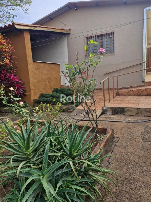 Casa à venda, 3 quartos em Uberlândia no bairro Marta Helena no valor de R$ 450.000,00 - Rotina Imobiliária: 