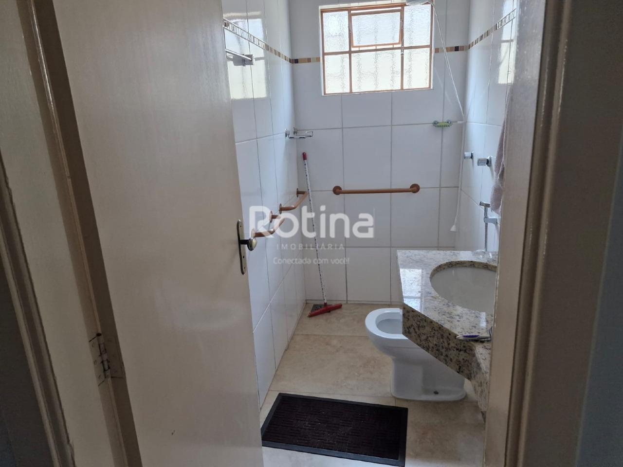 Casa à venda, 3 quartos em Uberlândia no bairro Marta Helena no valor de R$ 450.000,00 - Rotina Imobiliária: 