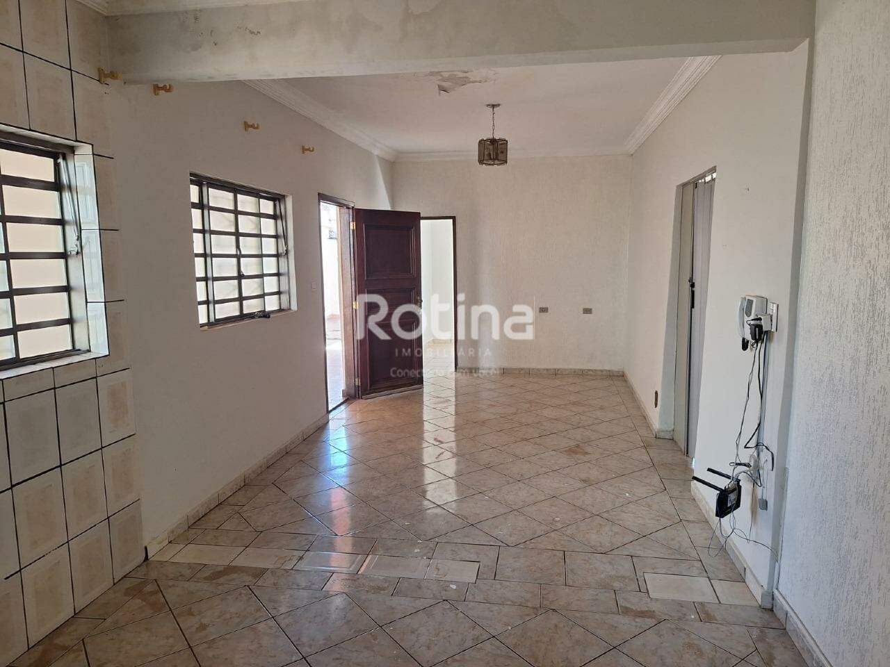 Casa à venda, 4 quartos em Uberlândia no bairro Nossa Senhora Aparecida no valor de R$ 650.000,00 - Rotina Imobiliária: 