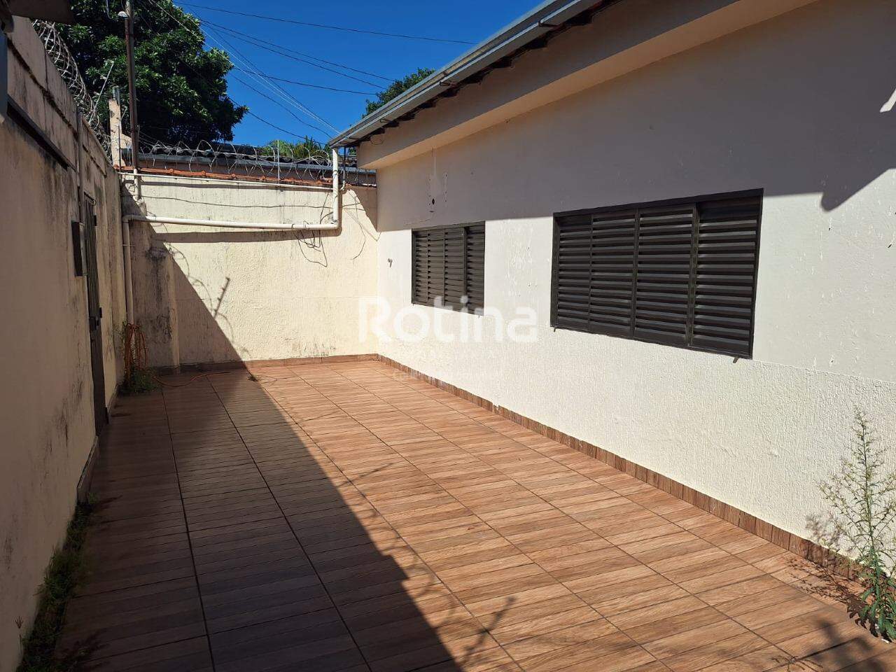 Casa à venda, 4 quartos em Uberlândia no bairro Nossa Senhora Aparecida no valor de R$ 650.000,00 - Rotina Imobiliária: 