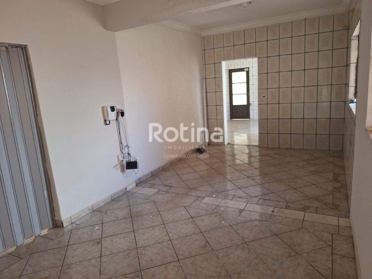 Casa à venda, 4 quartos em Uberlândia no bairro Nossa Senhora Aparecida no valor de R$ 650.000,00 - Rotina Imobiliária: 