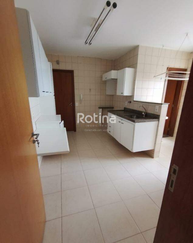 Apartamento para alugar, 3 quartos em Uberlândia no bairro Martins no valor de R$ 2.800,00 - Rotina Imobiliária: 