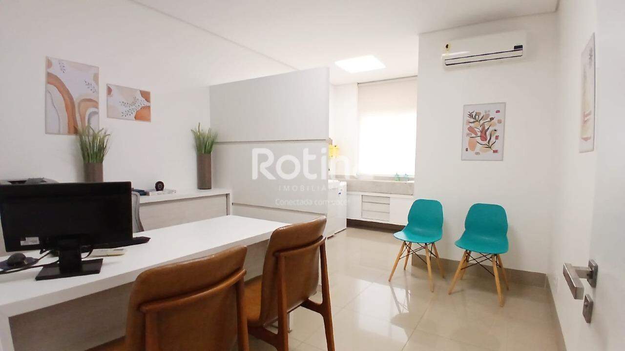 Sala à venda, em Uberlândia no bairro Santa Mônica no valor de R$ 250.000,00 - Rotina Imobiliária: 