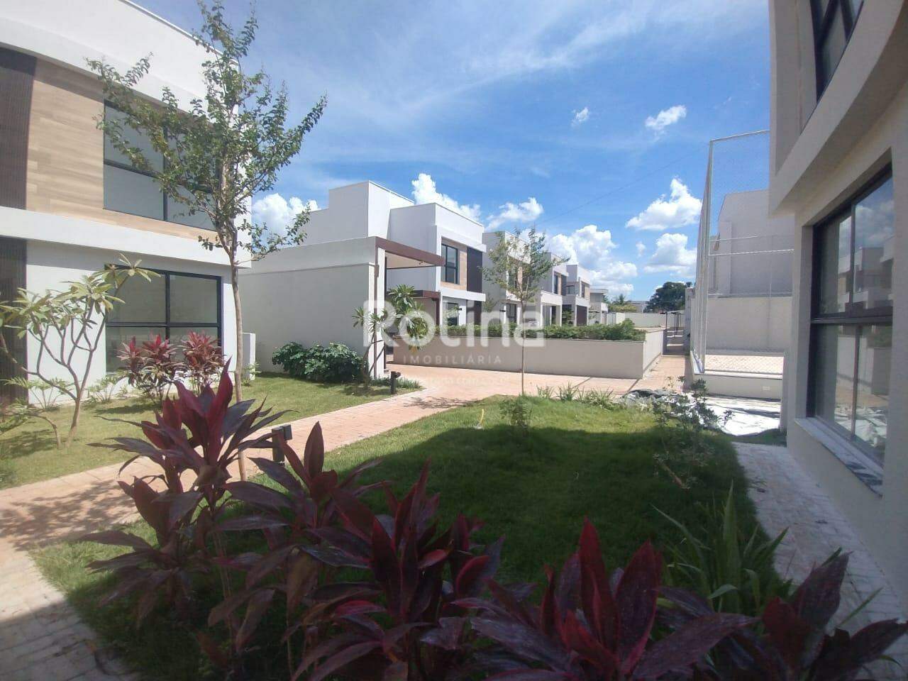 Casa Condomínio Fechado para alugar, 3 quartos em Uberlândia no bairro Jardim Inconfidência no valor de R$ 10.000,00 - Rotina Imobiliária: 