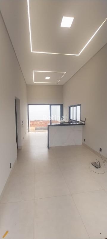 Casa à venda, 3 quartos em Uberlândia no bairro Laranjeiras no valor de R$ 530.000,00 - Rotina Imobiliária: 