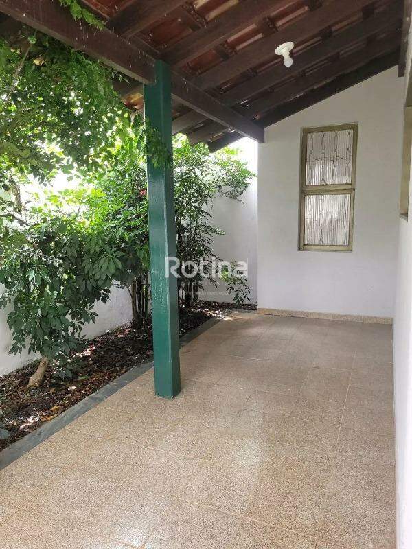 Casa à venda, 3 quartos em Uberlândia no bairro Santa Mônica no valor de R$ 790.000,00 - Rotina Imobiliária: 