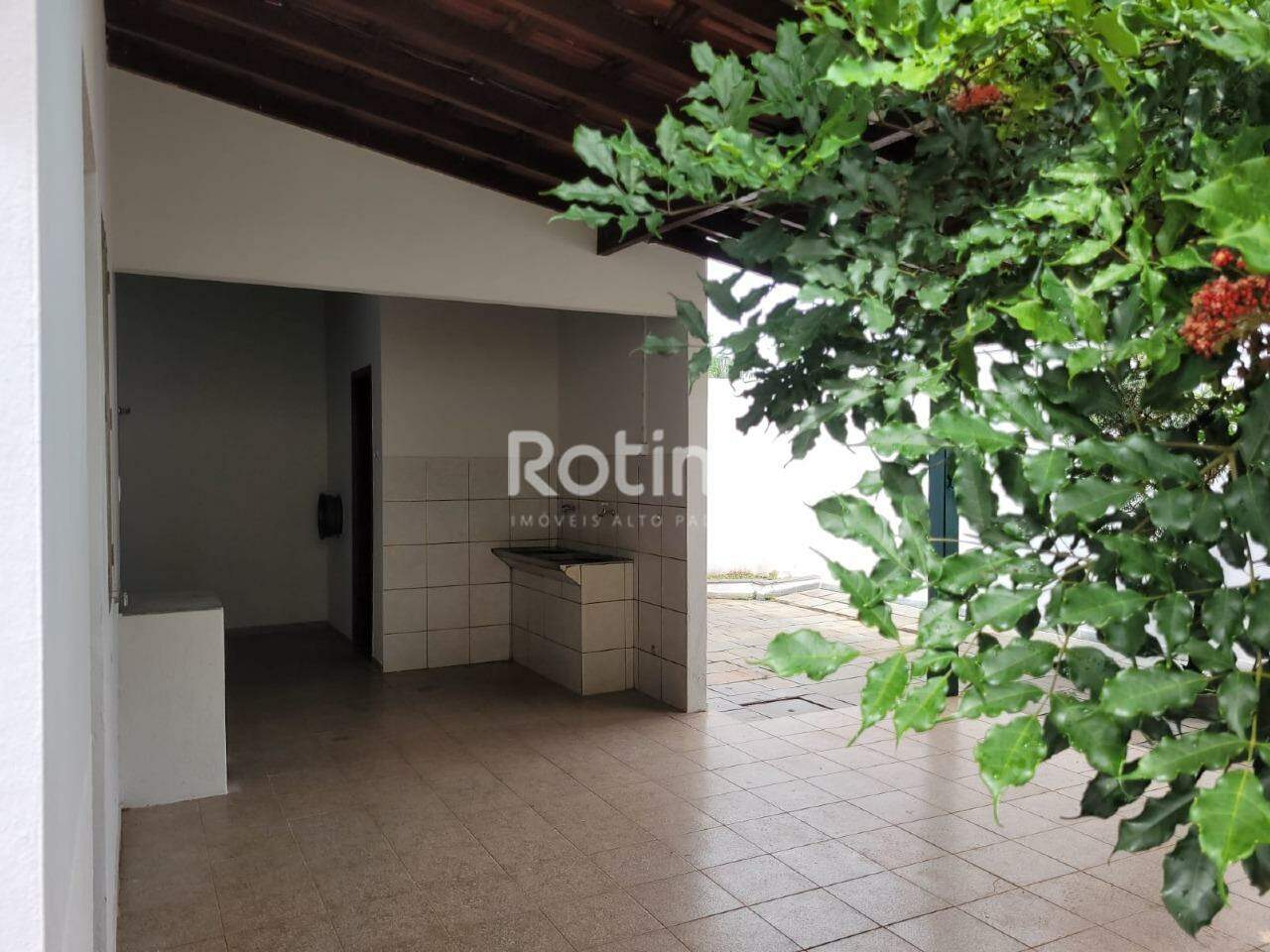 Casa à venda, 3 quartos em Uberlândia no bairro Santa Mônica no valor de R$ 790.000,00 - Rotina Imobiliária: 