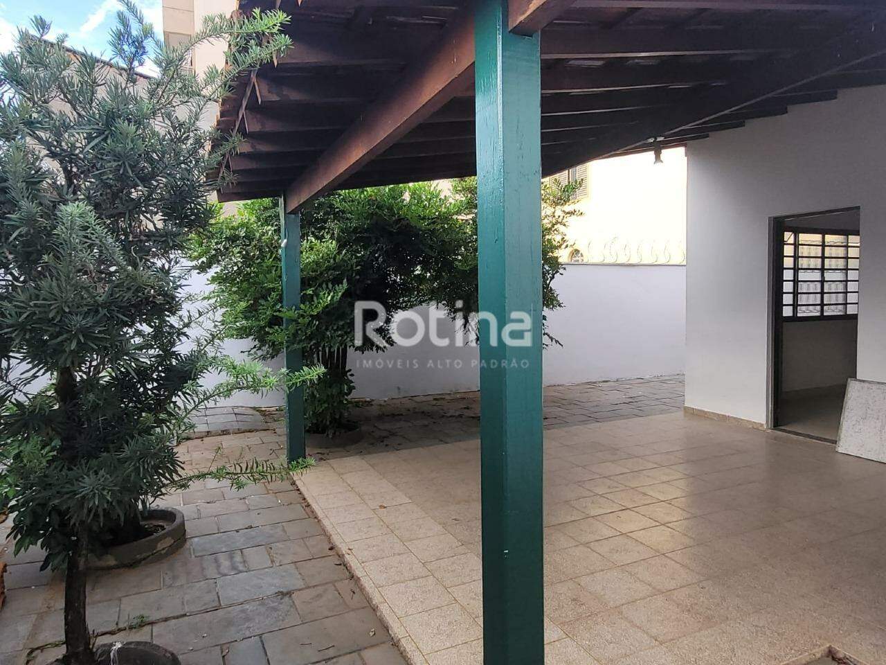 Casa à venda, 3 quartos em Uberlândia no bairro Santa Mônica no valor de R$ 790.000,00 - Rotina Imobiliária: 
