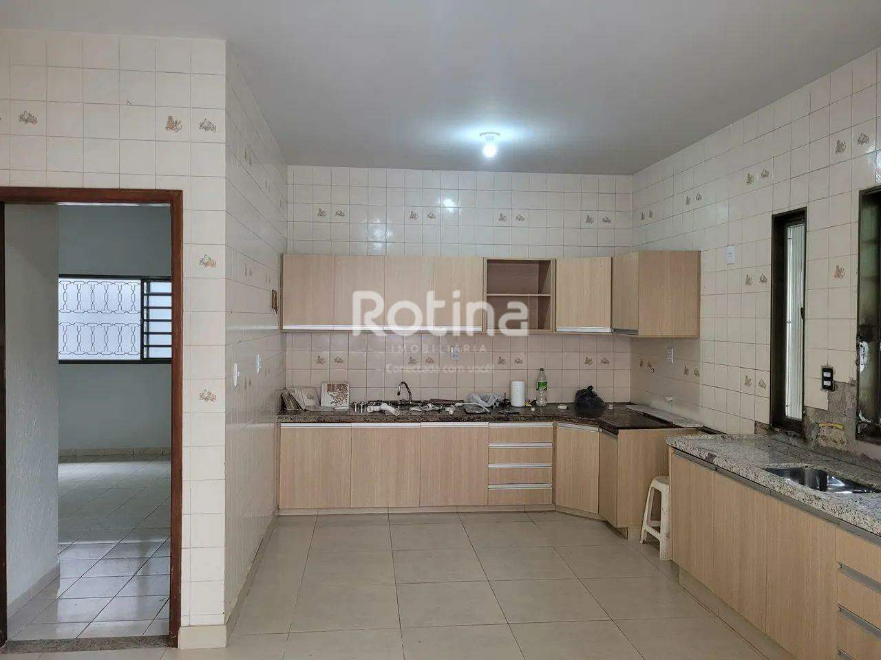 Casa à venda, 3 quartos em Uberlândia no bairro Santa Mônica no valor de R$ 790.000,00 - Rotina Imobiliária: 