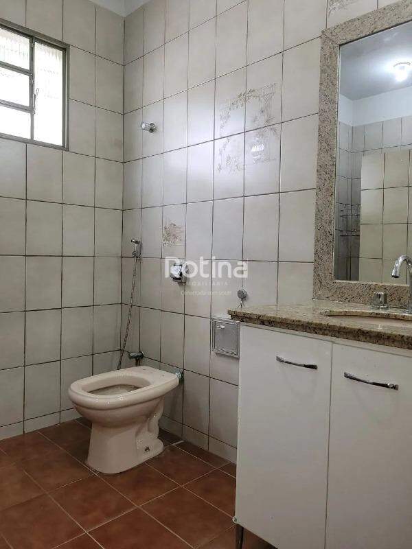 Casa à venda, 3 quartos em Uberlândia no bairro Santa Mônica no valor de R$ 790.000,00 - Rotina Imobiliária: 
