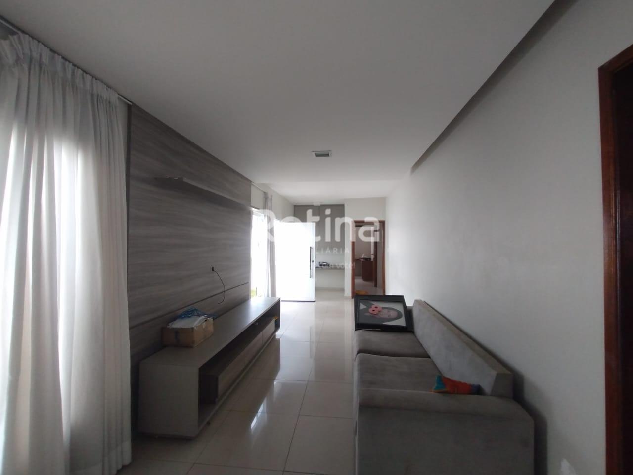 Casa para alugar, 3 quartos em Uberlândia no bairro Brasil no valor de R$ 3.800,00 - Rotina Imobiliária: 