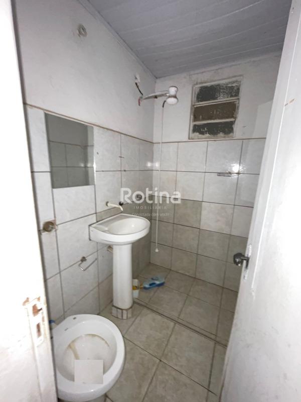 Casa para alugar, 2 quartos em Uberlândia no bairro Luizote de Freitas no valor de R$ 1.000,00 - Rotina Imobiliária: 