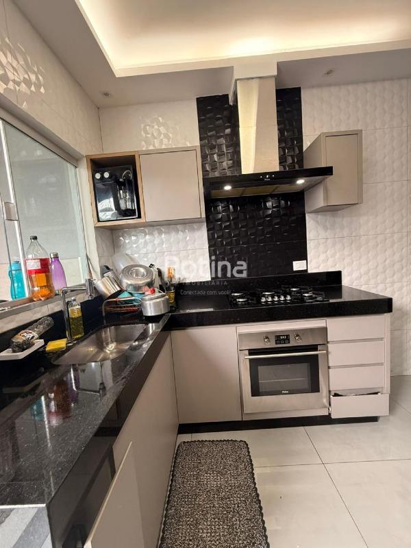 Casa à venda, 3 quartos em Uberlândia no bairro Maravilha no valor de R$ 530.000,00 - Rotina Imobiliária: 