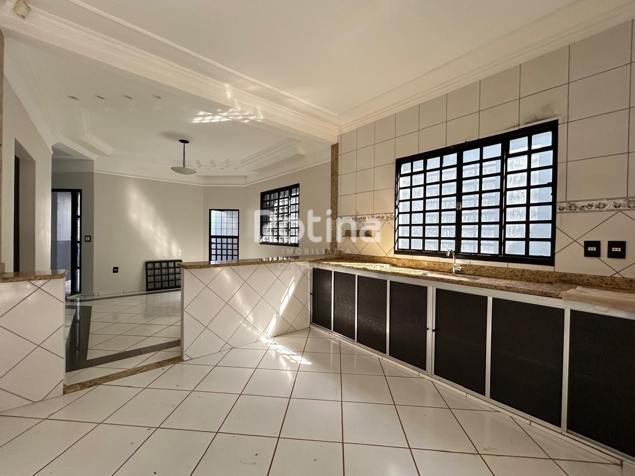 Casa à venda, 3 quartos em Uberlândia no bairro Alto Umuarama no valor de R$ 630.000,00 - Rotina Imobiliária: 