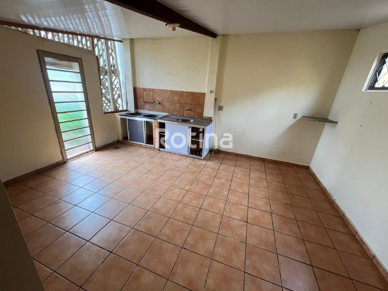 Casa para alugar, 2 quartos em Uberlândia no bairro Nossa Senhora Aparecida no valor de R$ 1.000,00 - Rotina Imobiliária: 