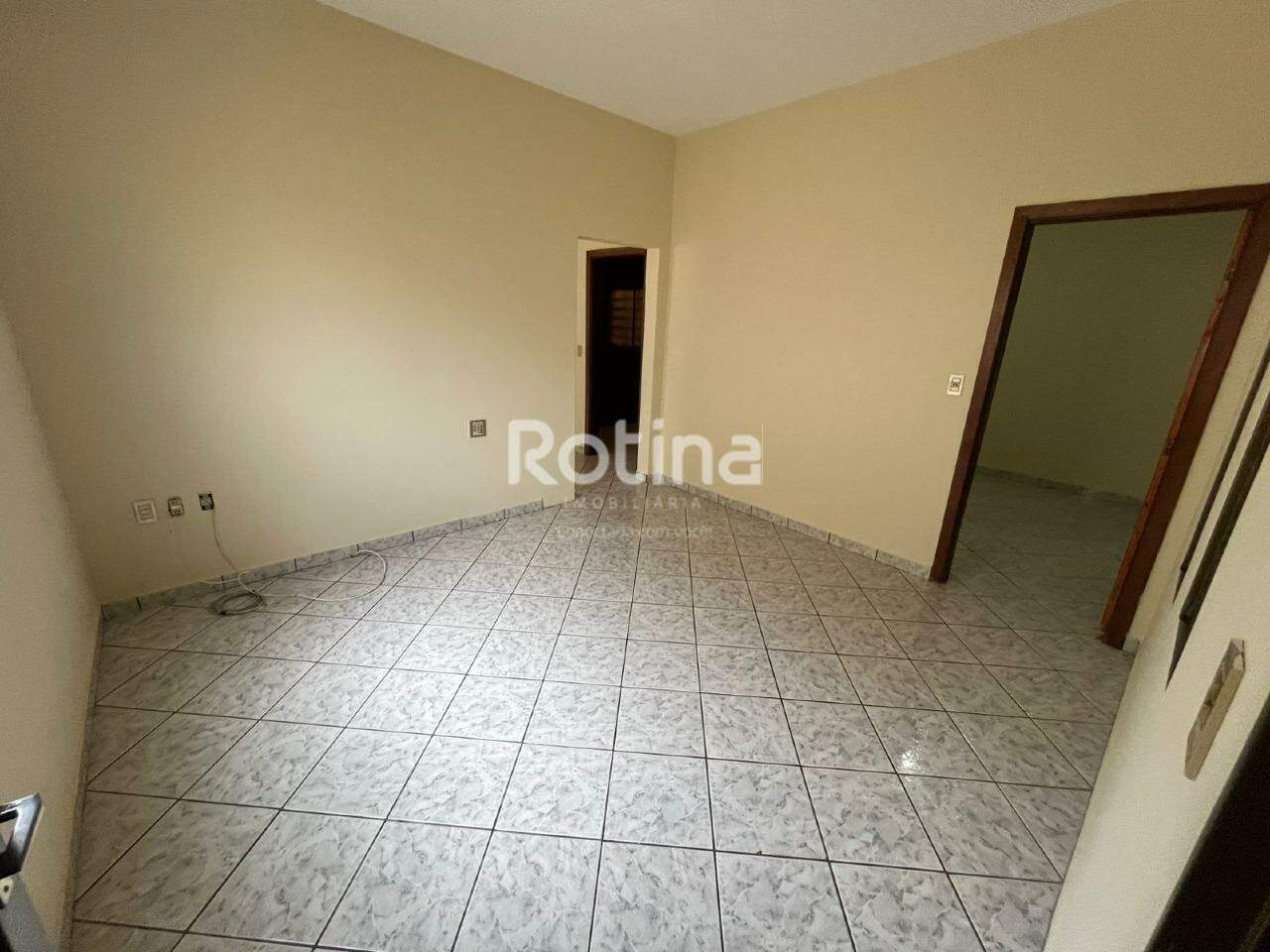 Casa para alugar, 2 quartos em Uberlândia no bairro Bom Jesus no valor de R$ 2.000,00 - Rotina Imobiliária: 