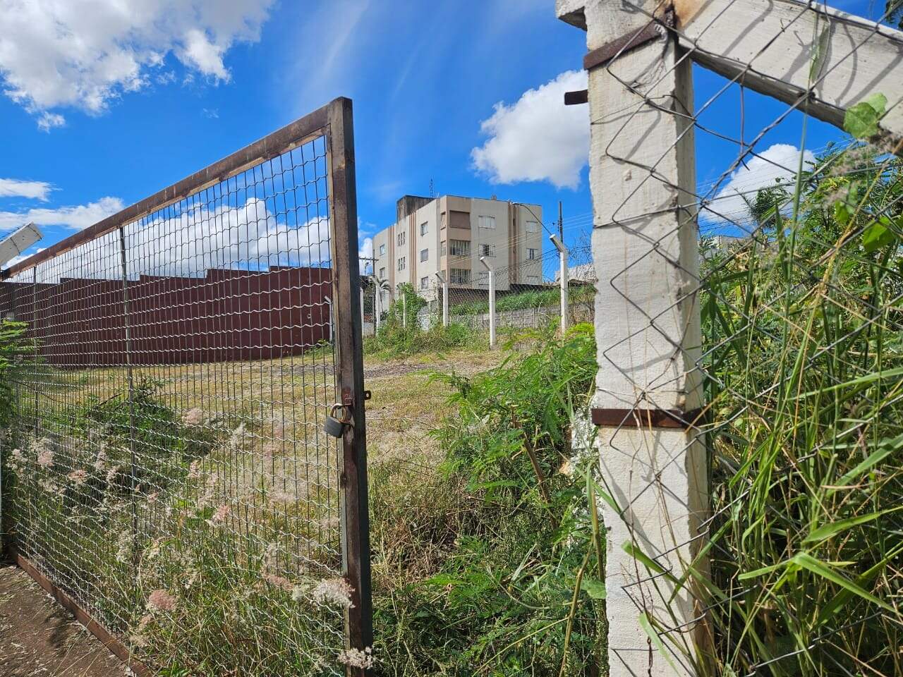 Terreno para alugar, em Uberlândia no bairro Daniel Fonseca no valor de R$ 2.000,00 - Rotina Imobiliária: 