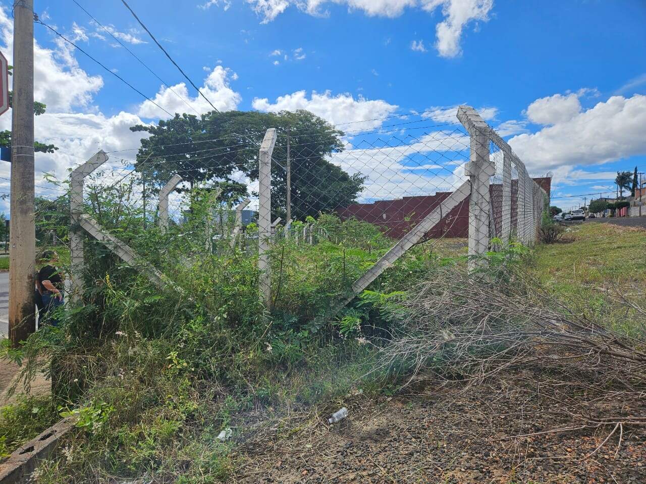 Terreno para alugar, em Uberlândia no bairro Daniel Fonseca no valor de R$ 2.000,00 - Rotina Imobiliária: 