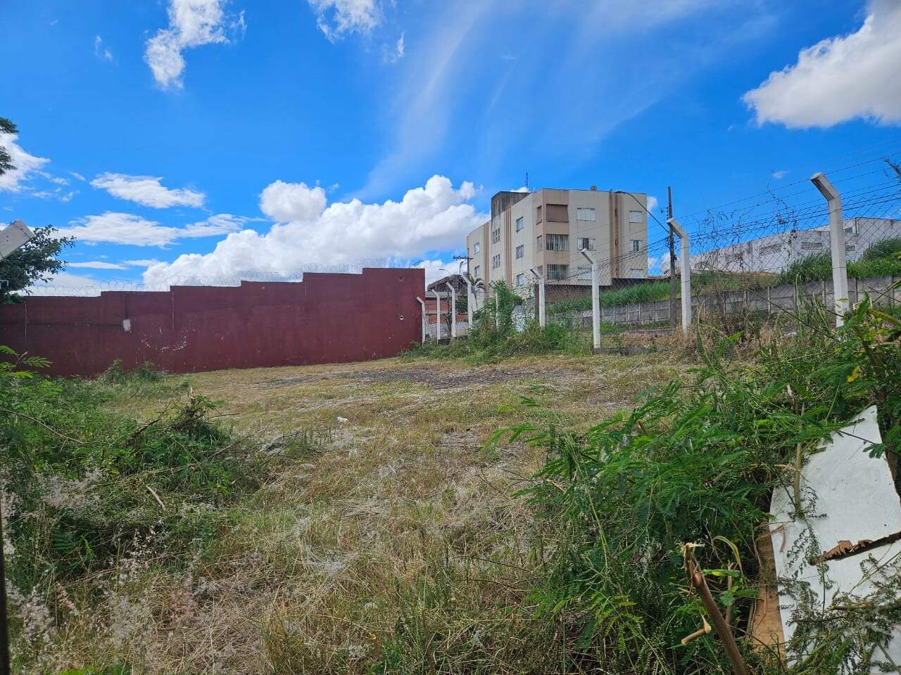 Terreno para alugar, em Uberlândia no bairro Daniel Fonseca no valor de R$ 2.000,00 - Rotina Imobiliária: 