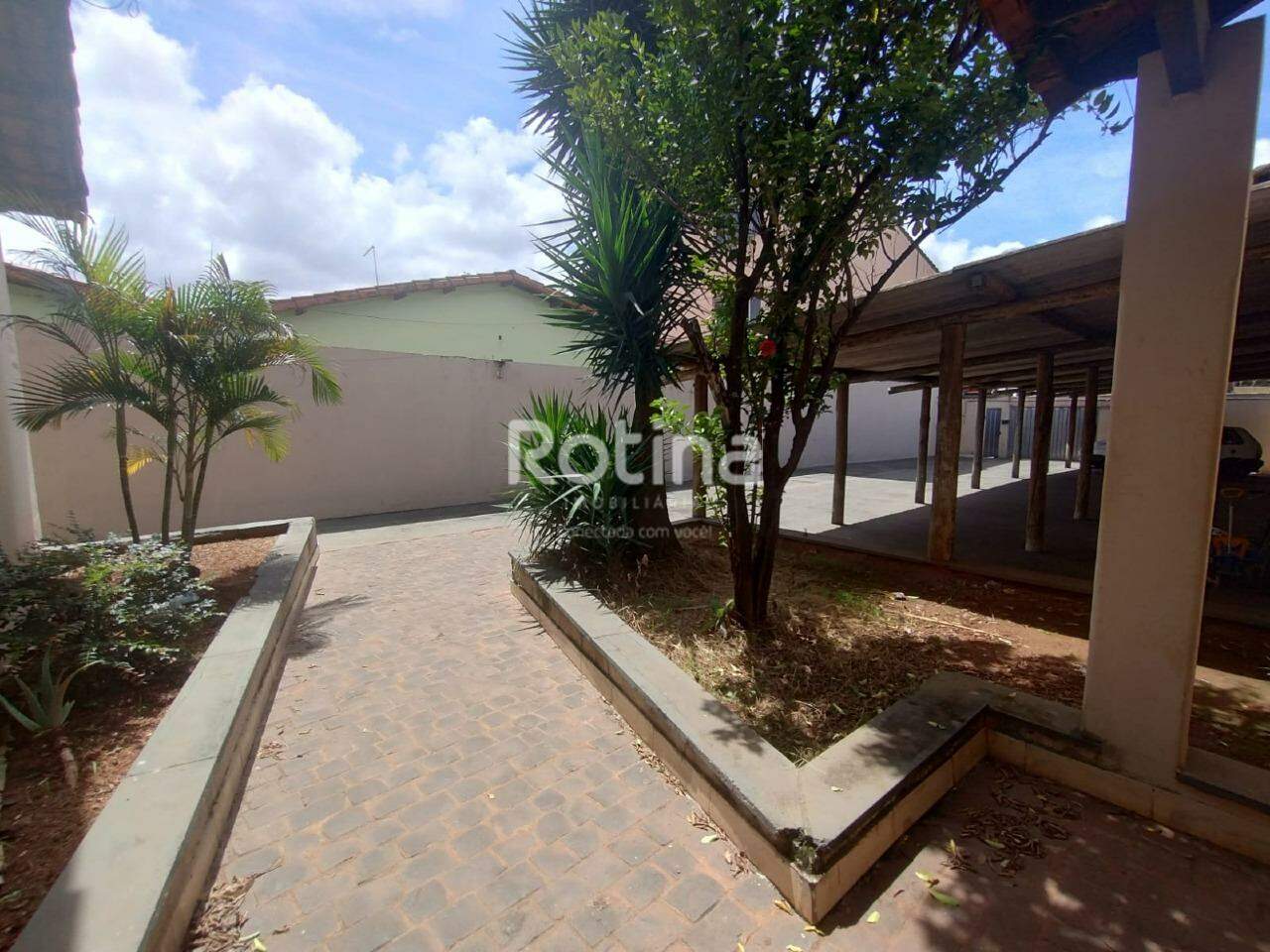 Casa para alugar, 2 quartos em Uberlândia no bairro Jardim das Palmeiras no valor de R$ 1.400,00 - Rotina Imobiliária: 