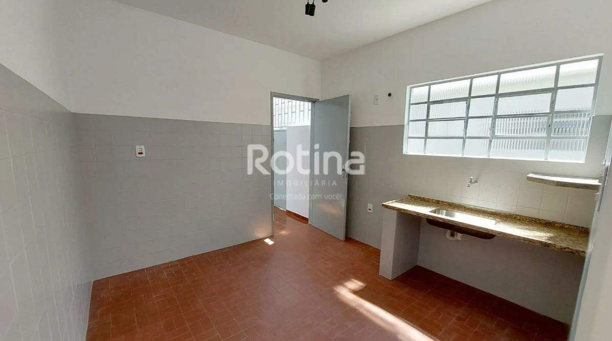 Casa para alugar, 2 quartos em Uberlândia no bairro Brasil no valor de R$ 1.350,00 - Rotina Imobiliária: 