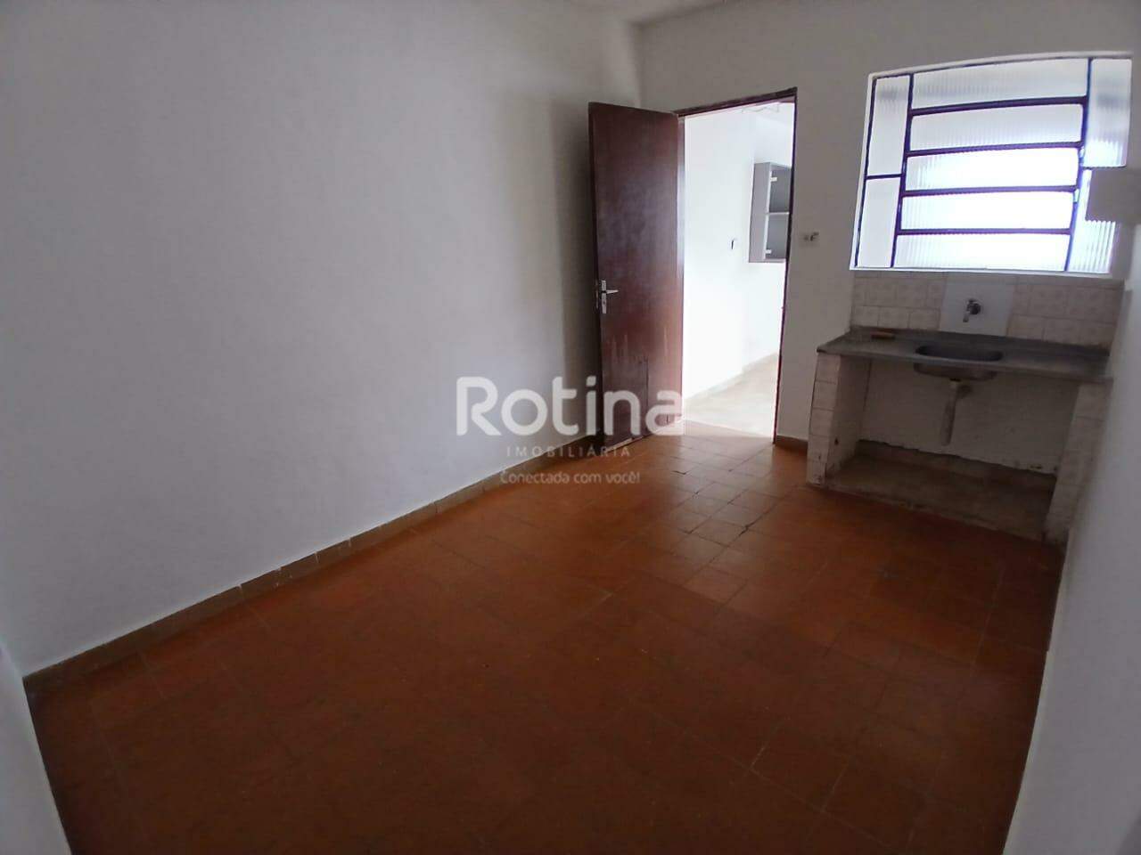 Casa para alugar, 2 quartos em Uberlândia no bairro Santa Mônica no valor de R$ 1.500,00 - Rotina Imobiliária: 