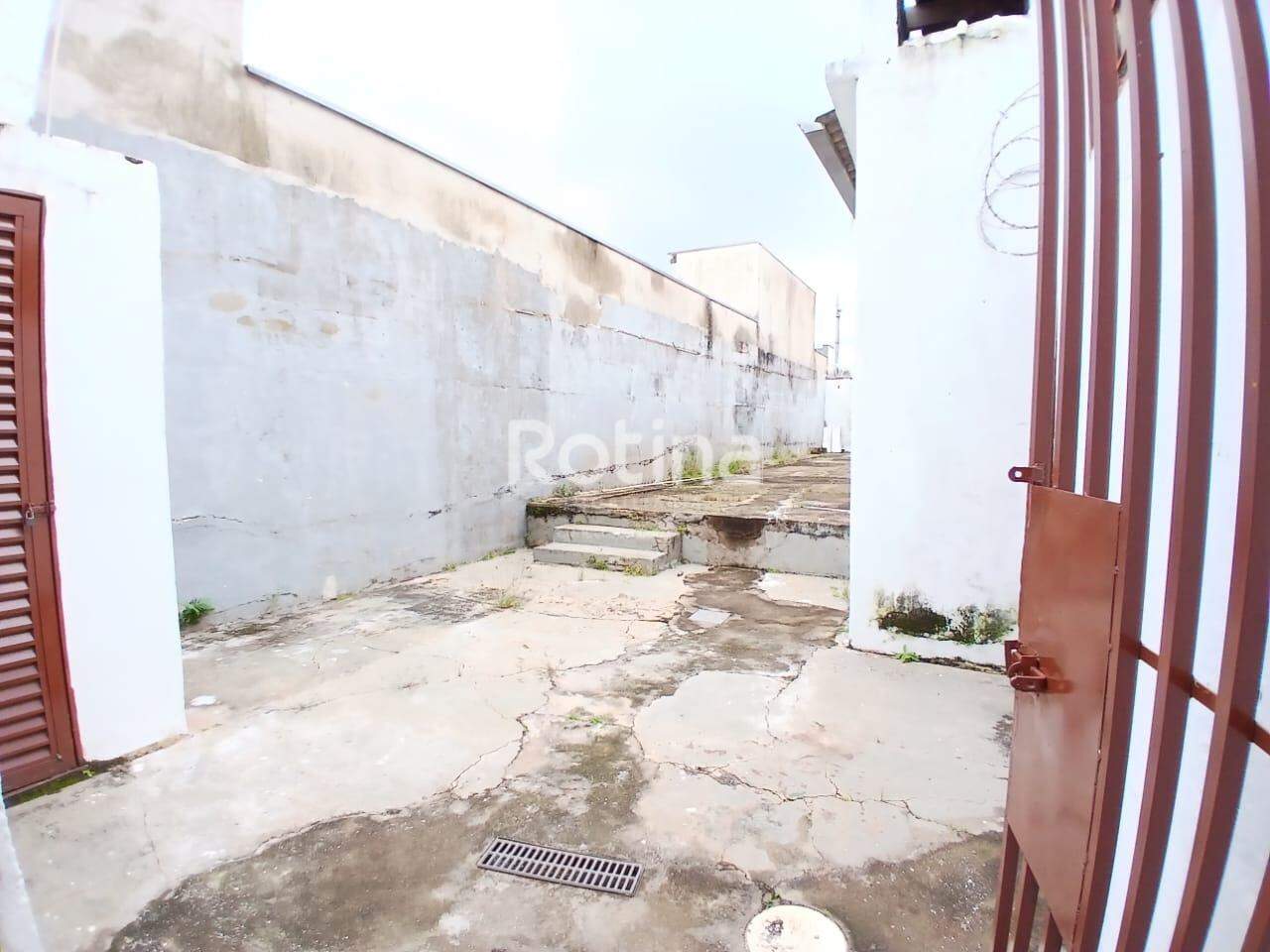 Casa para alugar, 2 quartos em Uberlândia no bairro Santa Mônica no valor de R$ 1.500,00 - Rotina Imobiliária: 