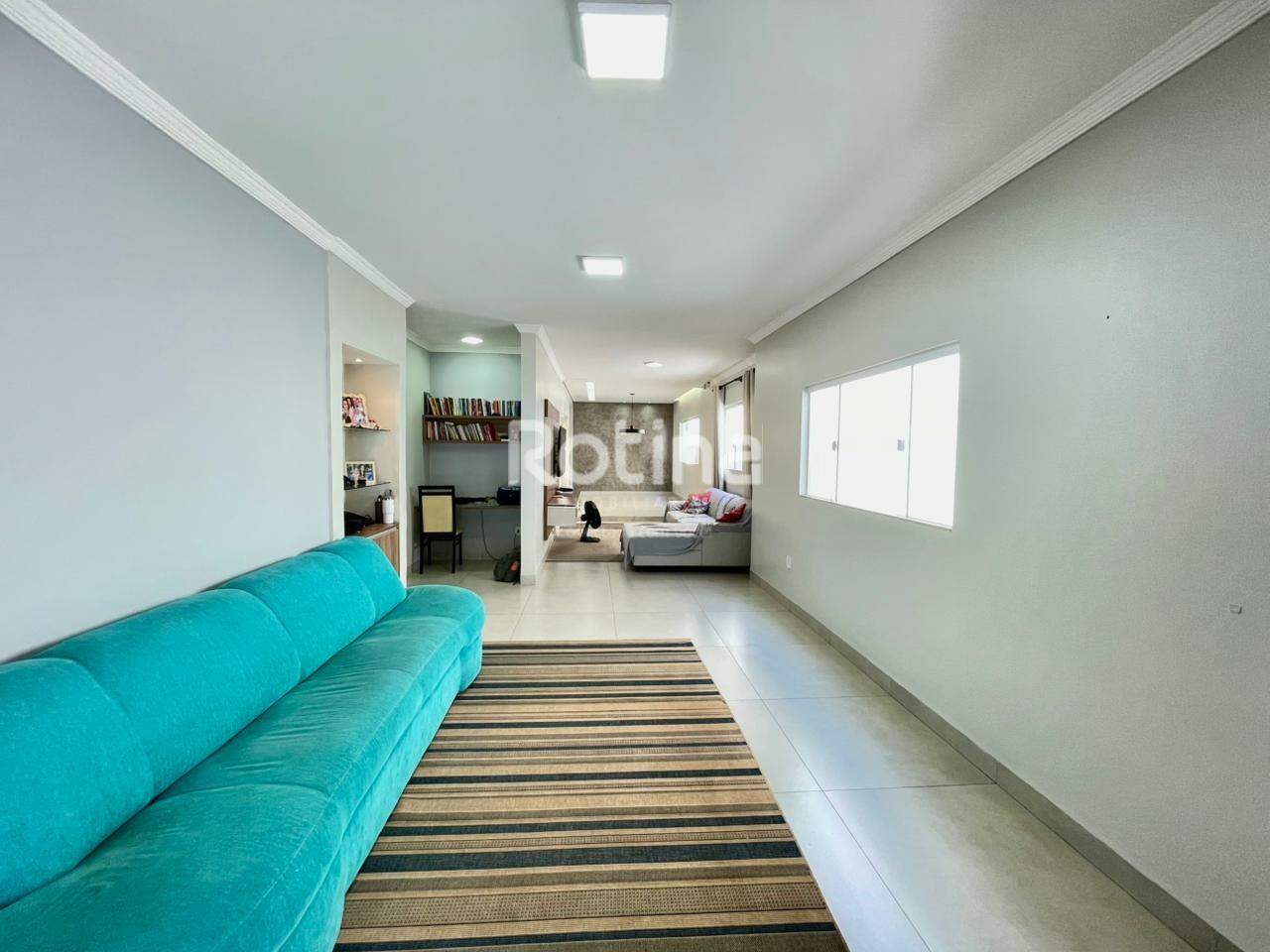 Casa à venda, 3 quartos em Uberlândia no bairro Santa Mônica no valor de R$ 950.000,00 - Rotina Imobiliária: 