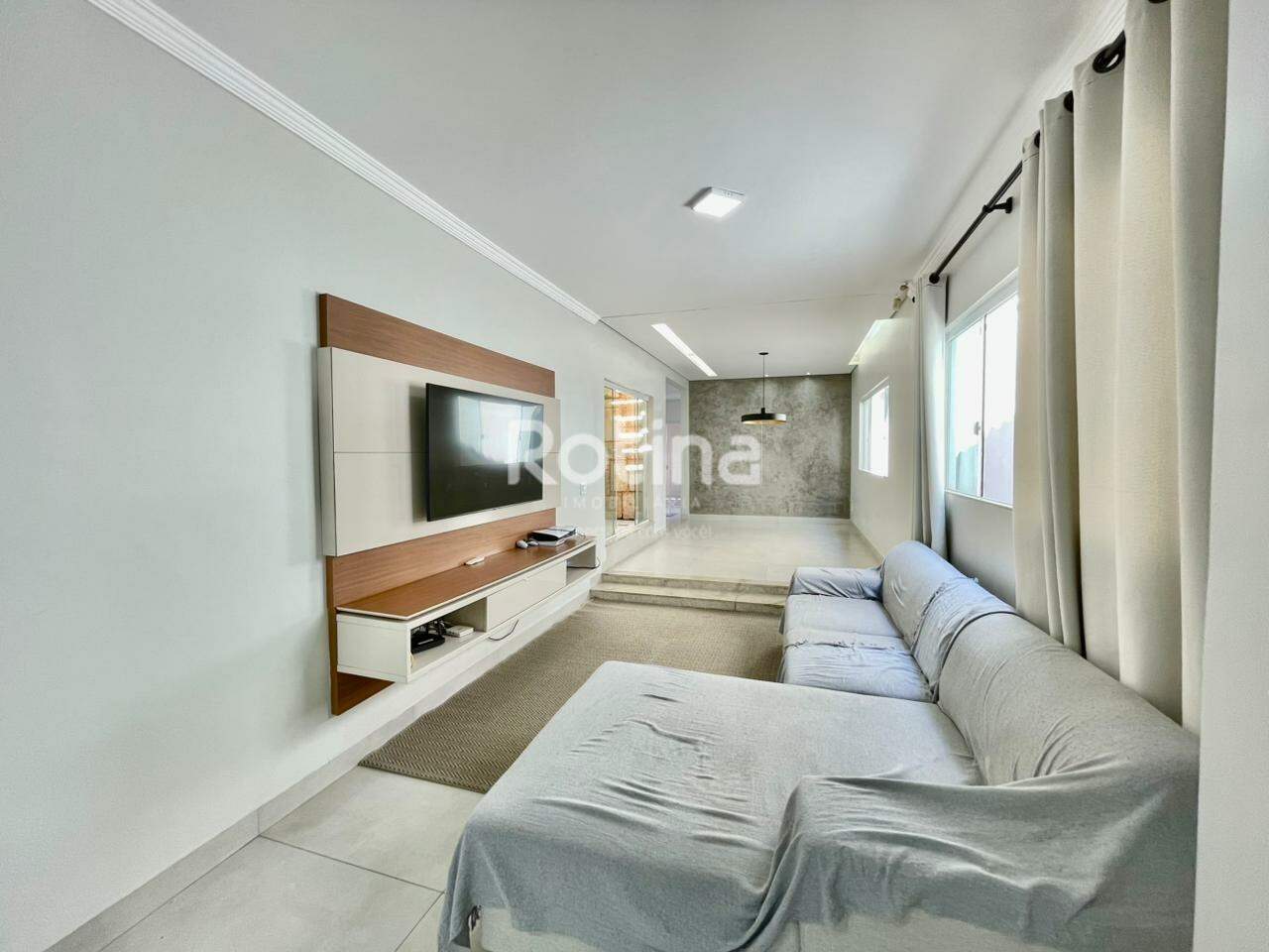 Casa à venda, 3 quartos em Uberlândia no bairro Santa Mônica no valor de R$ 950.000,00 - Rotina Imobiliária: 