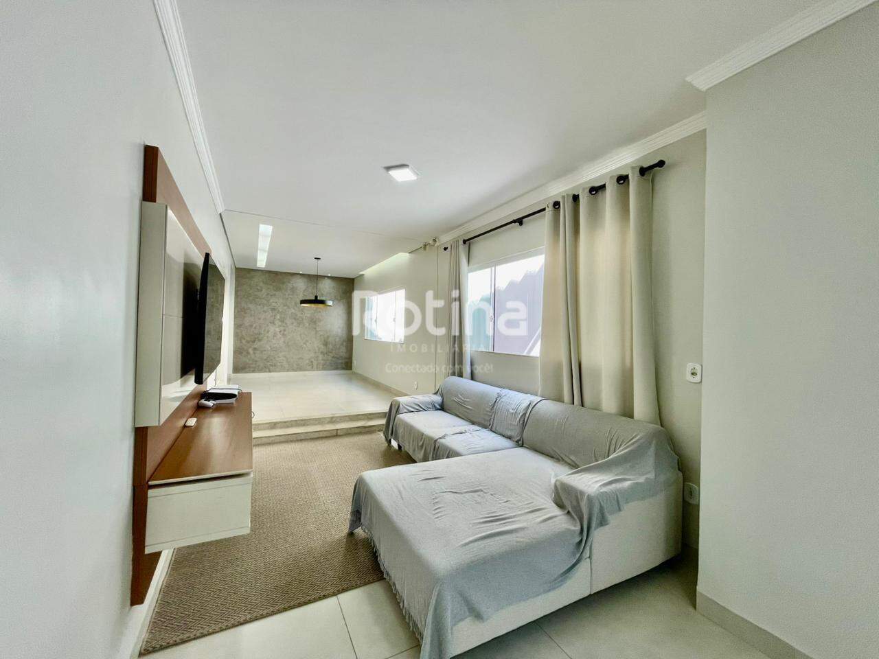 Casa à venda, 3 quartos em Uberlândia no bairro Santa Mônica no valor de R$ 950.000,00 - Rotina Imobiliária: 