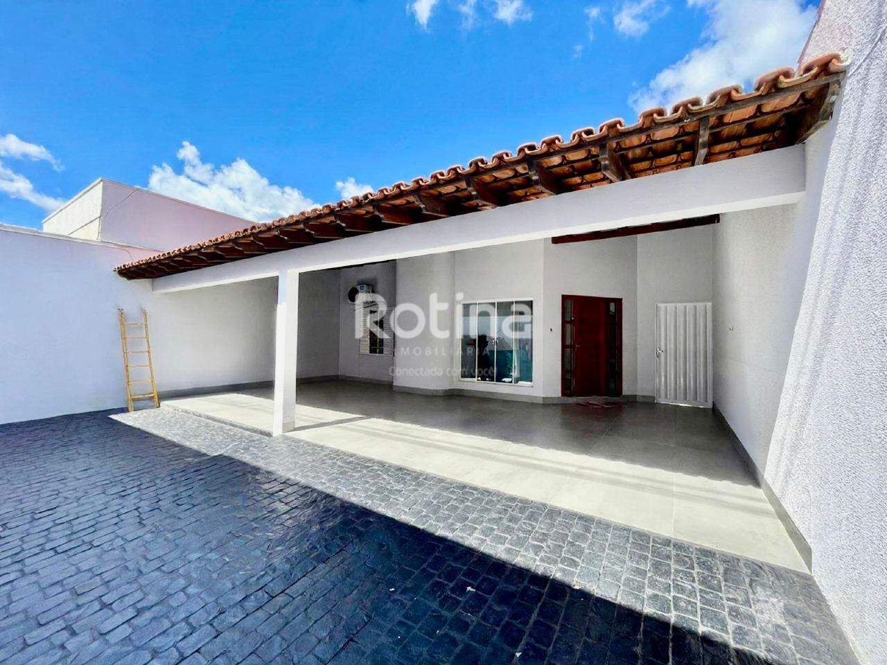 Casa à venda, 3 quartos em Uberlândia no bairro Santa Mônica no valor de R$ 950.000,00 - Rotina Imobiliária: 